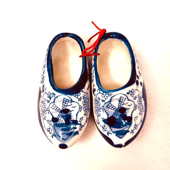 Porcelain Hand-Painted  Miniature Clog Pair Shoes Dutch Windmill Blue 3' Long - Picture 1 of 10